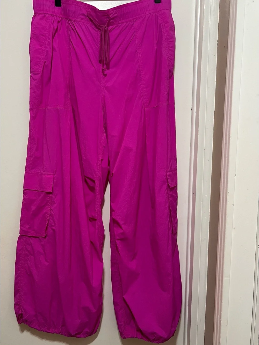 High-Rise Wide-Leg Cargo Pants in Bright Pink - Picture 6 of 11
